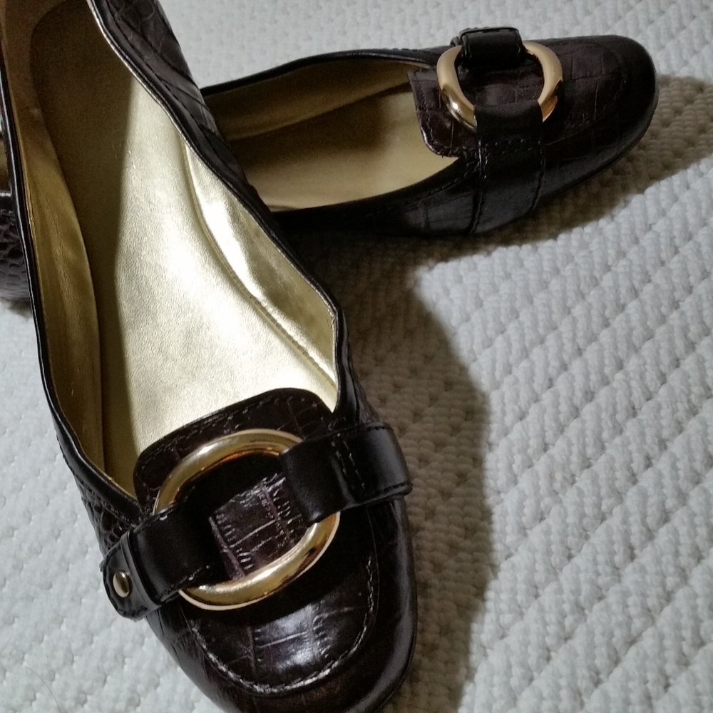 NINE WEST Flats Faux Crocodile Gold Detail
